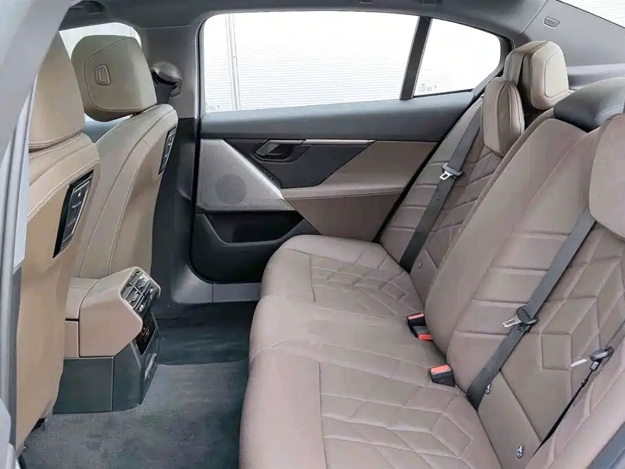 BMW i5 2024 eDrive 35L M Sport Package фото 11