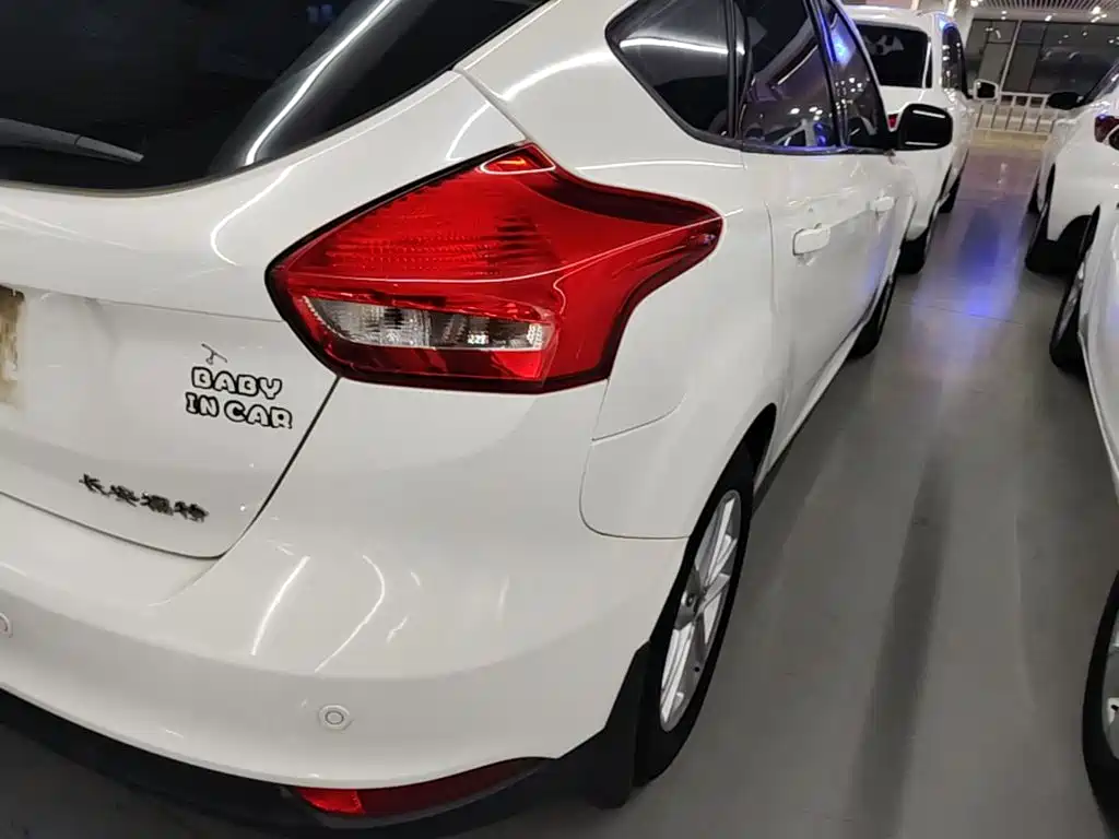 Ford Focus 2016 2017 Hatchback 1.6L Auto Fashion Smart Edition