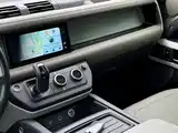 Photo 13 - Land Rover Defender
