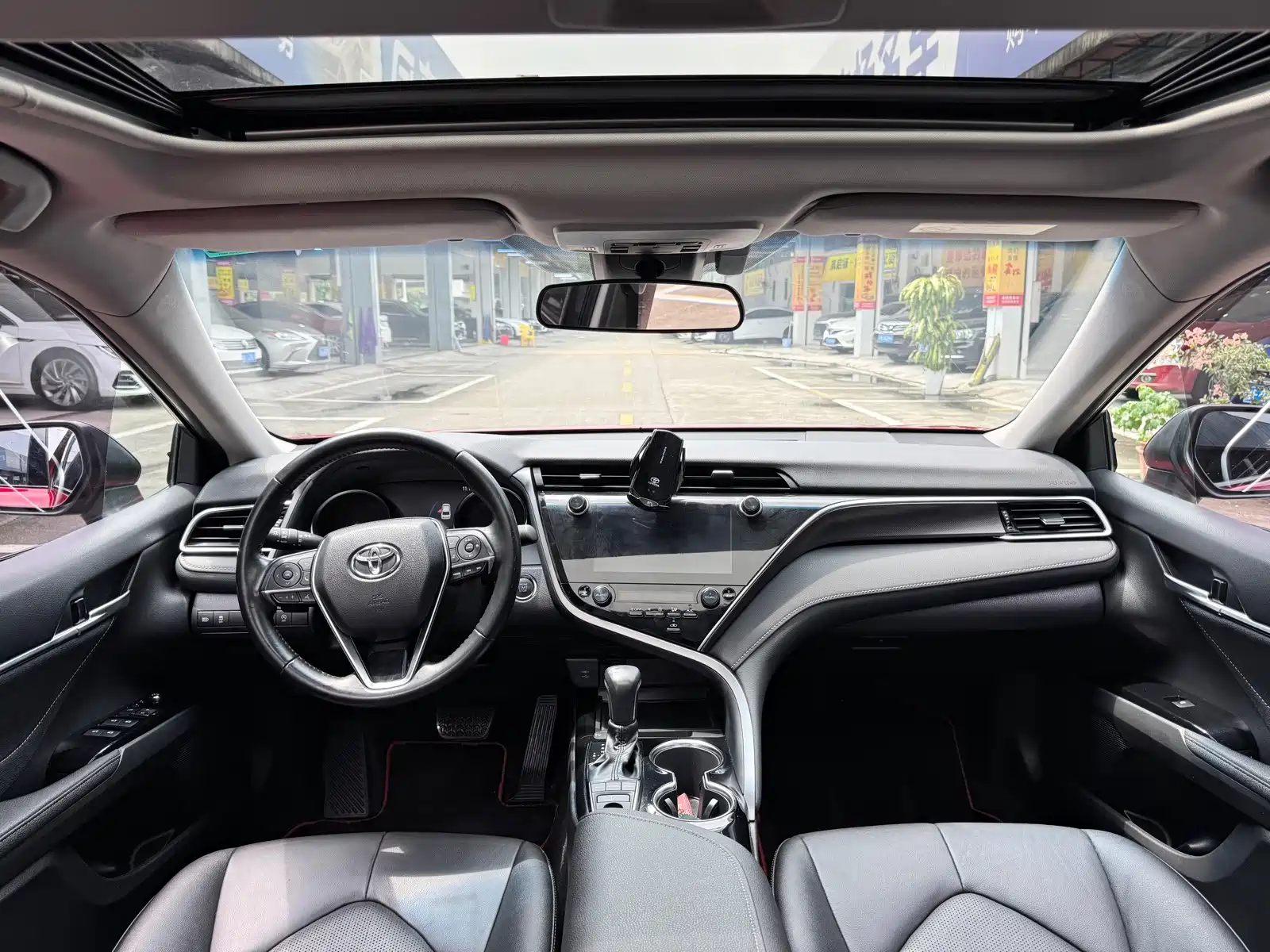 Photo 12 - Toyota Camry