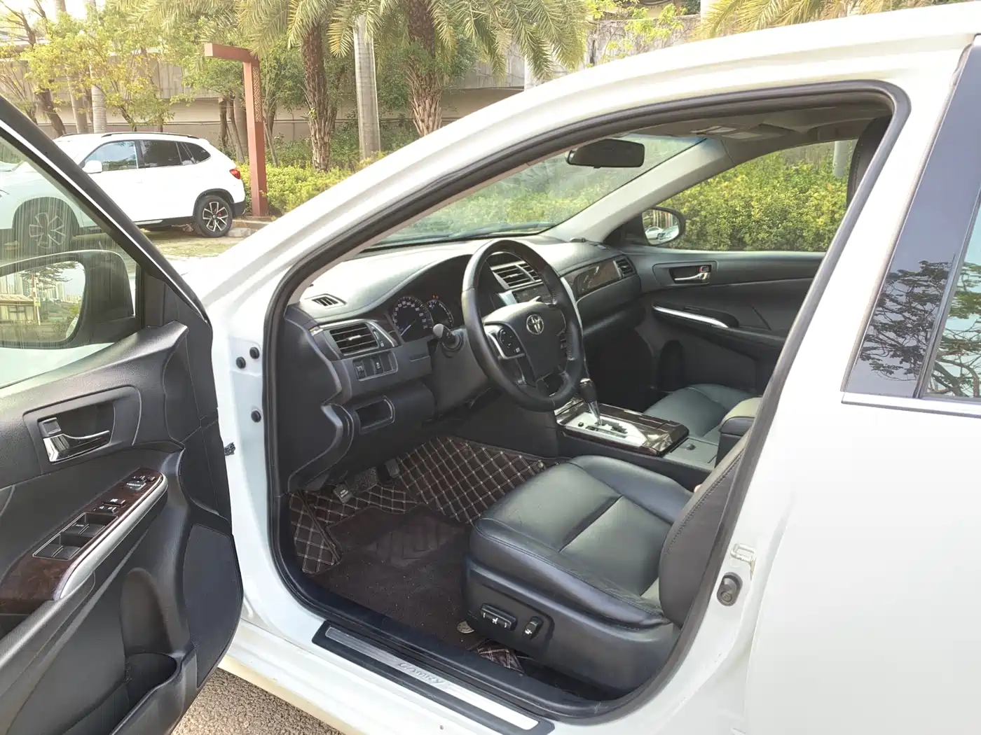 Toyota Camry 2016 2.0G 10th Anniversary Leading Edition фото 6