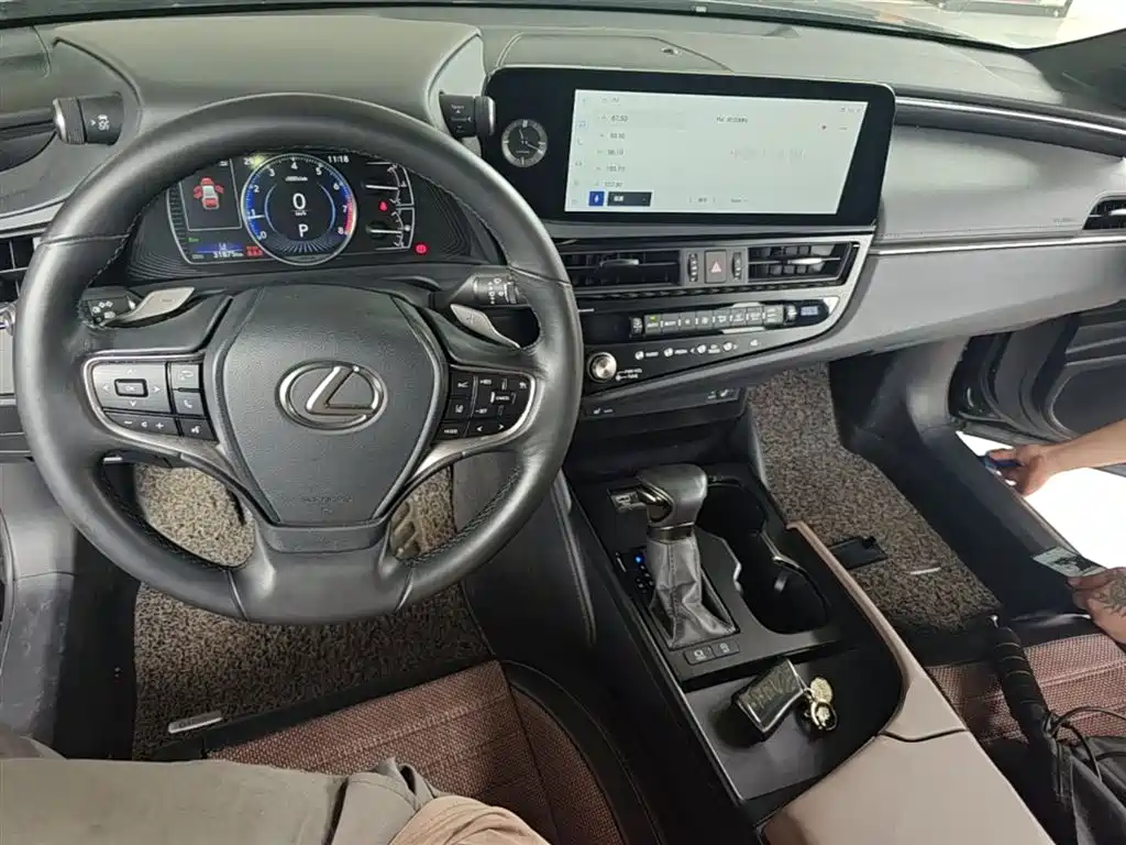 Lexus ES 2022 200 Excellence Edition фото 10