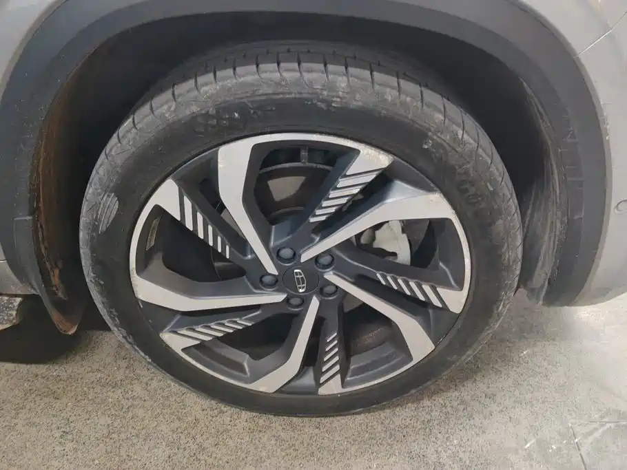 Фото 6 - Geely Monjaro