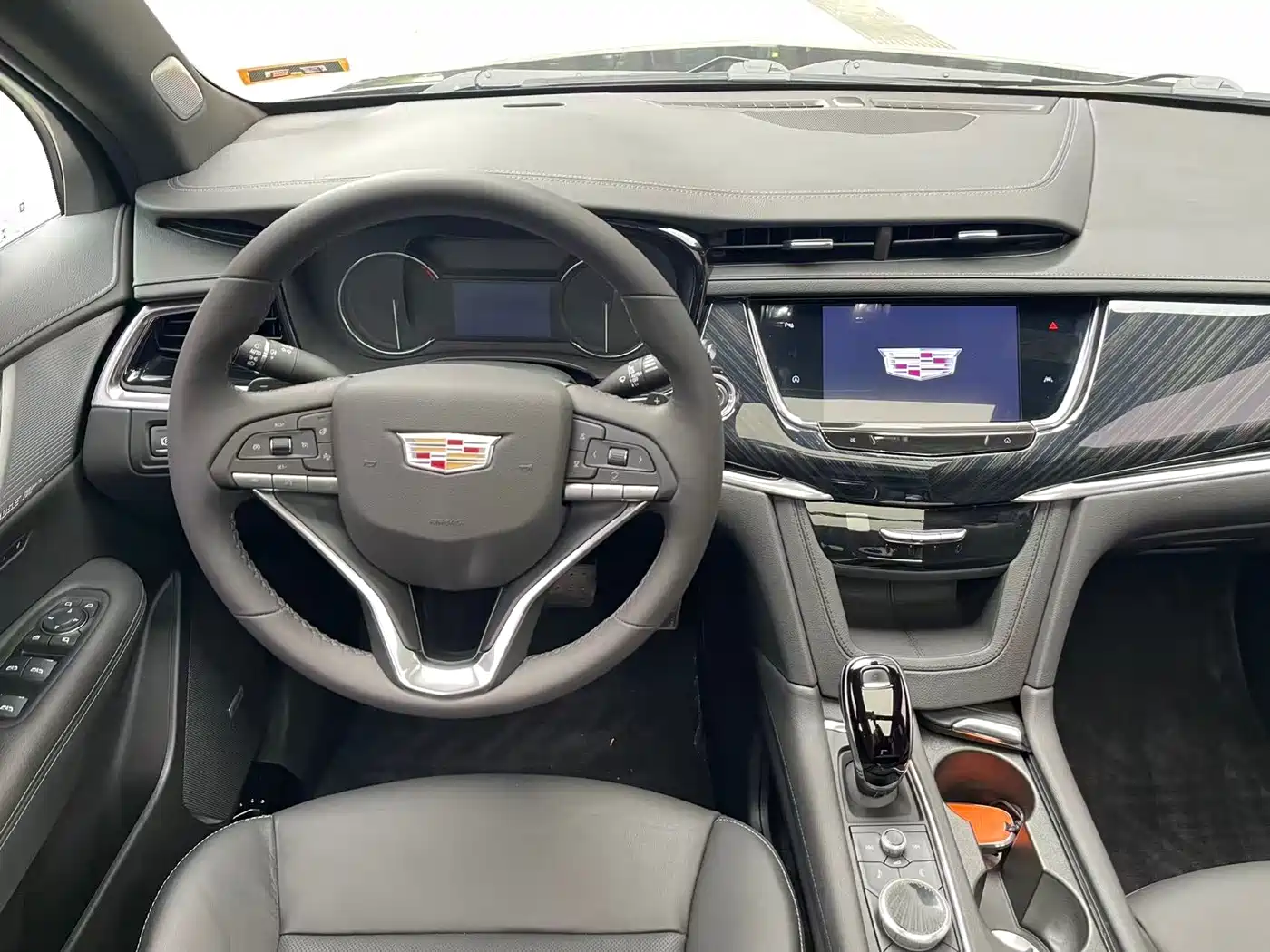 CADILLAC XT6