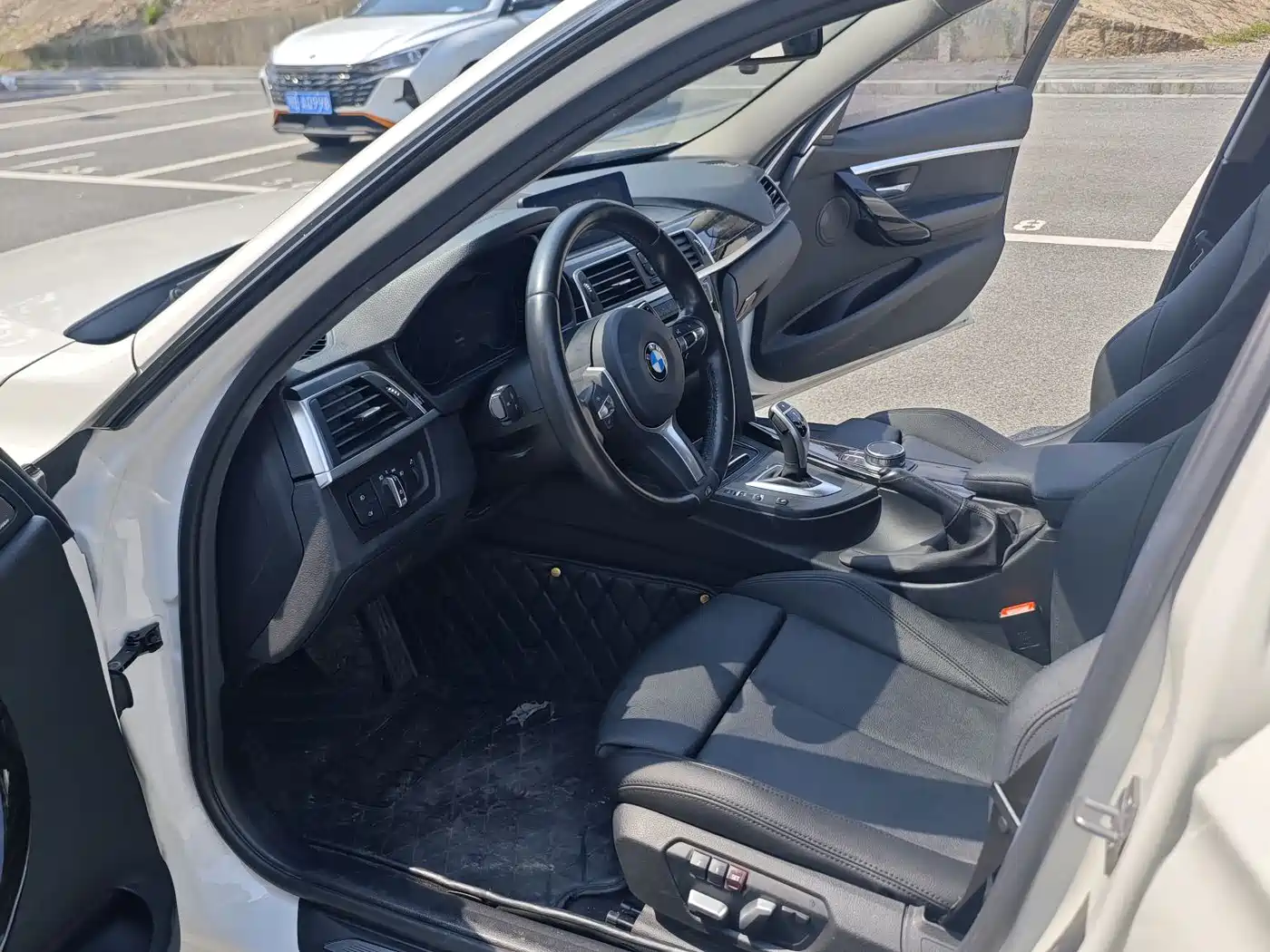 BMW 3 Series 2018 320Li M Sport Black Night Edition фото 9