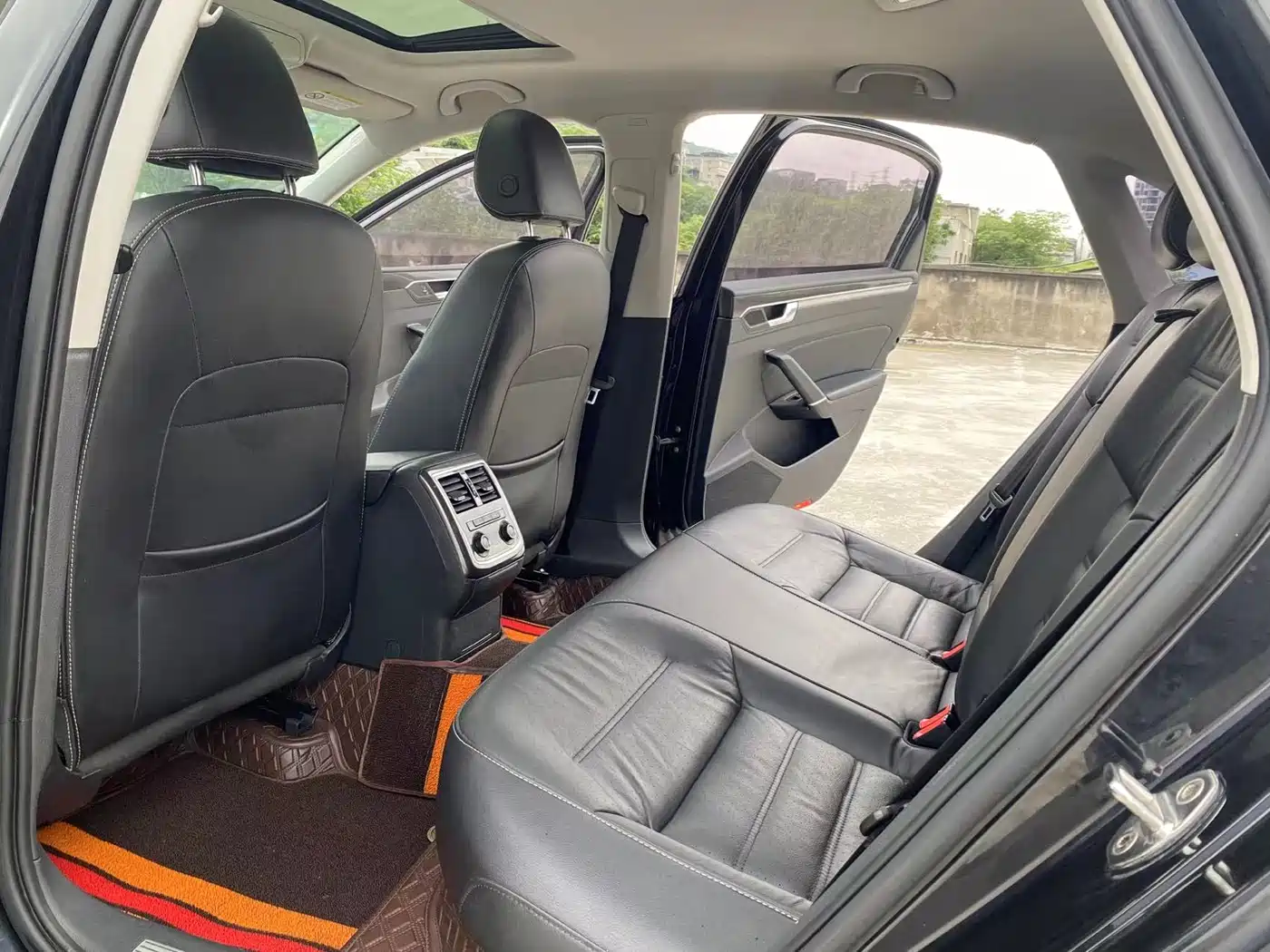 Volkswagen Passat 2016 330TSI DSG Executive Edition фото 7