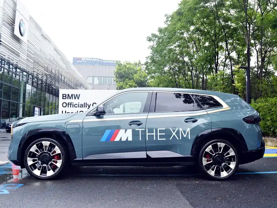 BMW XM 2023 Model Base фото 5
