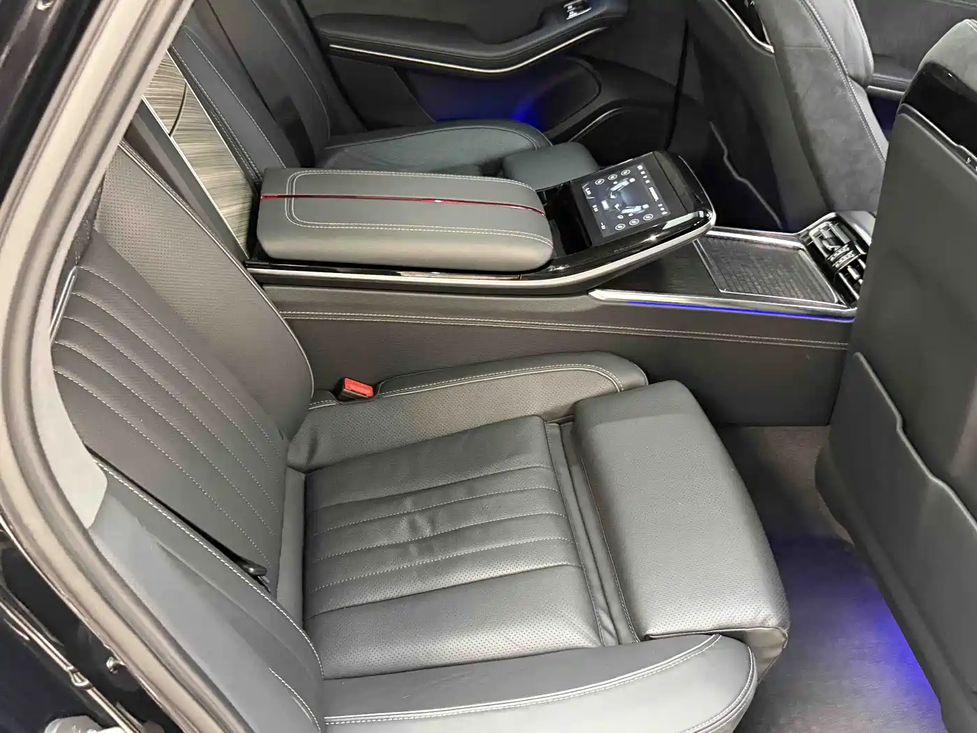 Hongqi H9 2022 3.0T Smart Connect Flag Leader 4-Seater фото 14