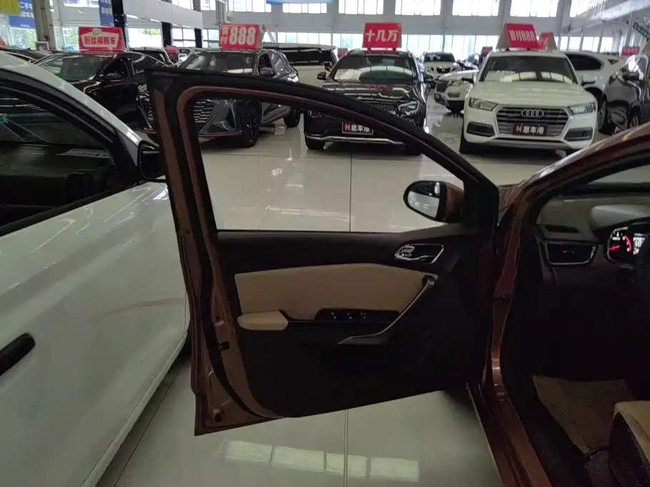 Baojun 310W 2018 2017 1.5L Manual Luxury China V