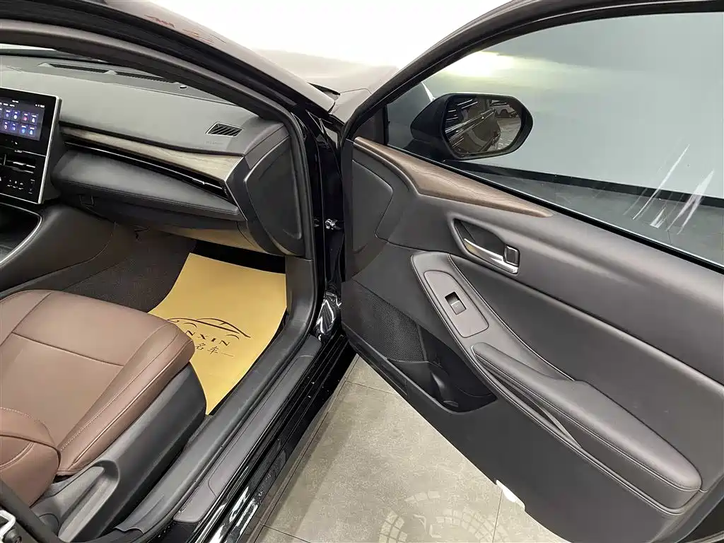 Toyota Avalon 2023 2.0L Aspiration Edition фото 13