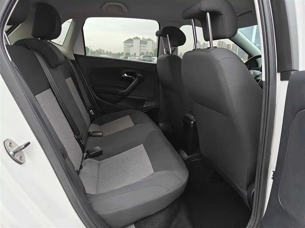 Volkswagen Polo 2018 1.5L Auto Safe Drive фото 13