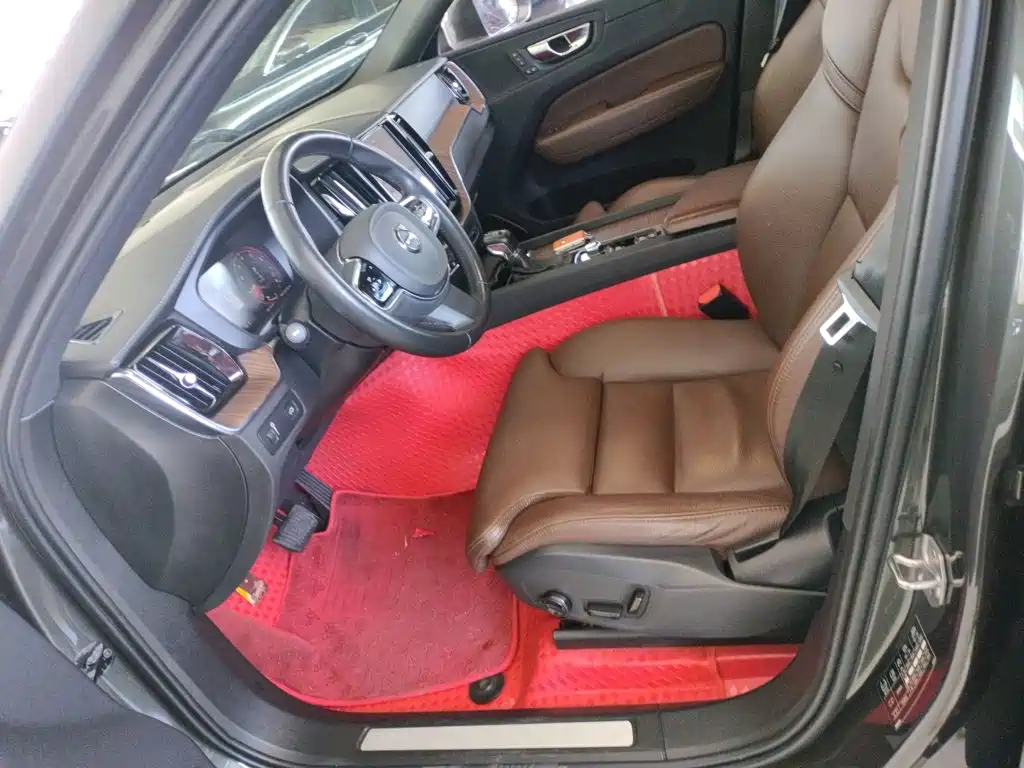 Фото 11 - Volvo XC60