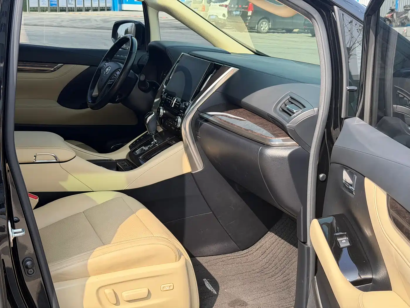 Toyota Alphard 2021 Hybrid 2.5L Ultimate фото 6