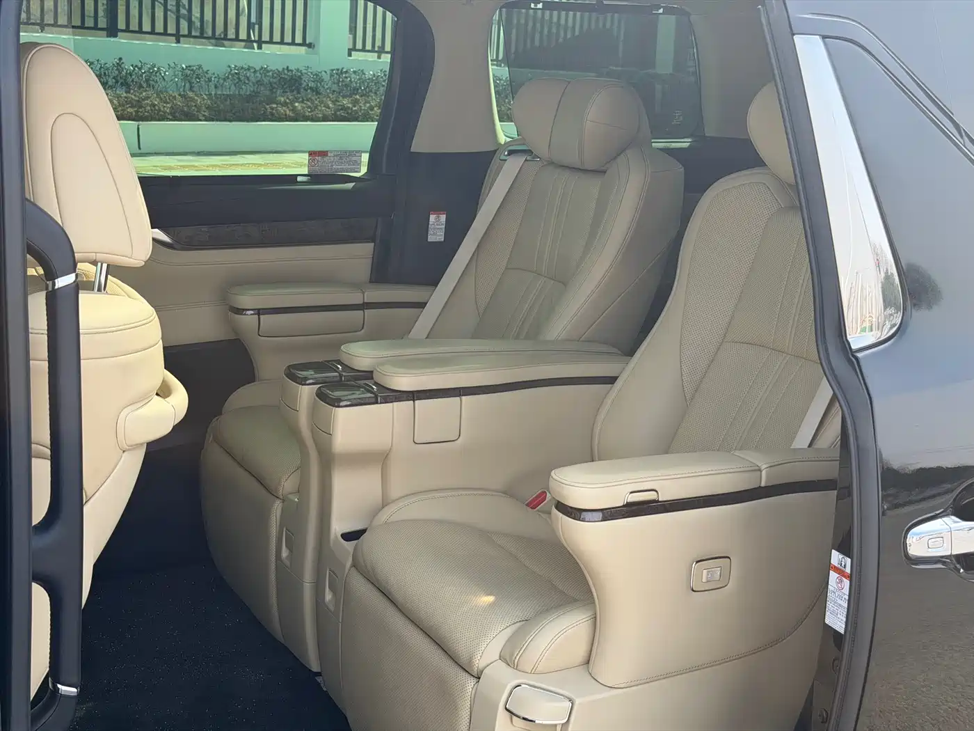 Toyota Alphard 2021 Hybrid 2.5L Ultimate фото 7