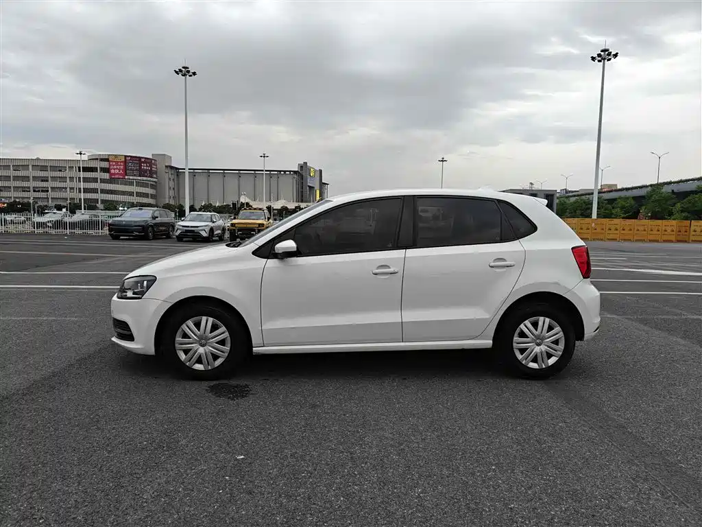 Volkswagen Polo 2018 1.5L Auto Safe Drive фото 2