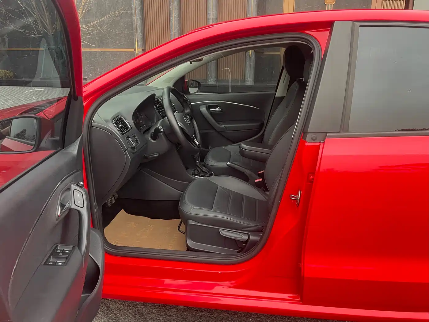 Volkswagen Polo 2016 1.6L Automatic Luxury фото 14