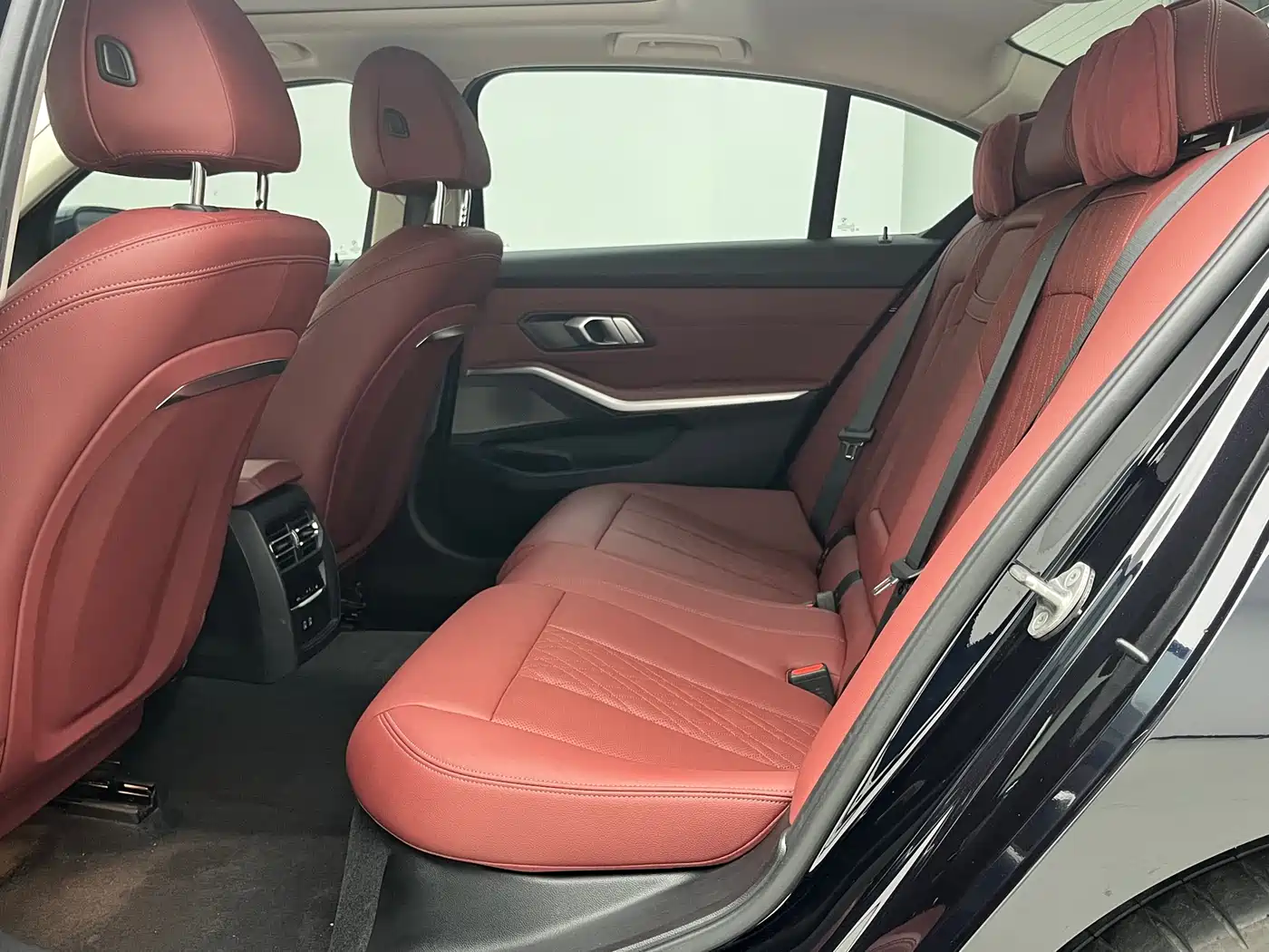 BMW 3 Series 2023 320Li M Sport Package фото 9