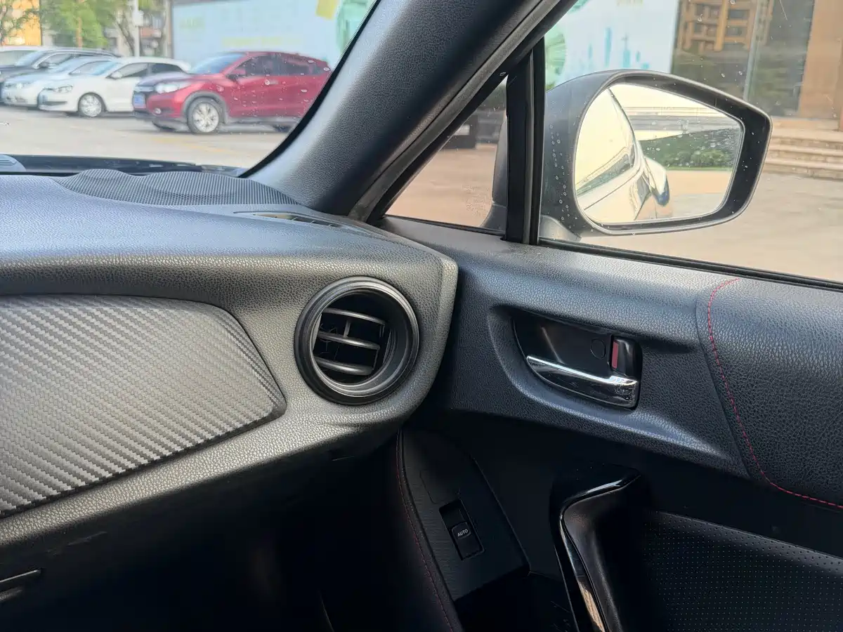 Subaru BRZ 2015 2.0i Manual фото 17