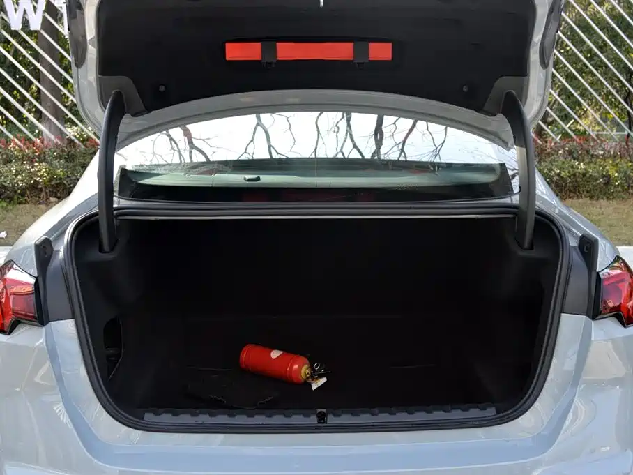 BMW 2 Series 2025 225L M Sport Moonlight Package фото 15