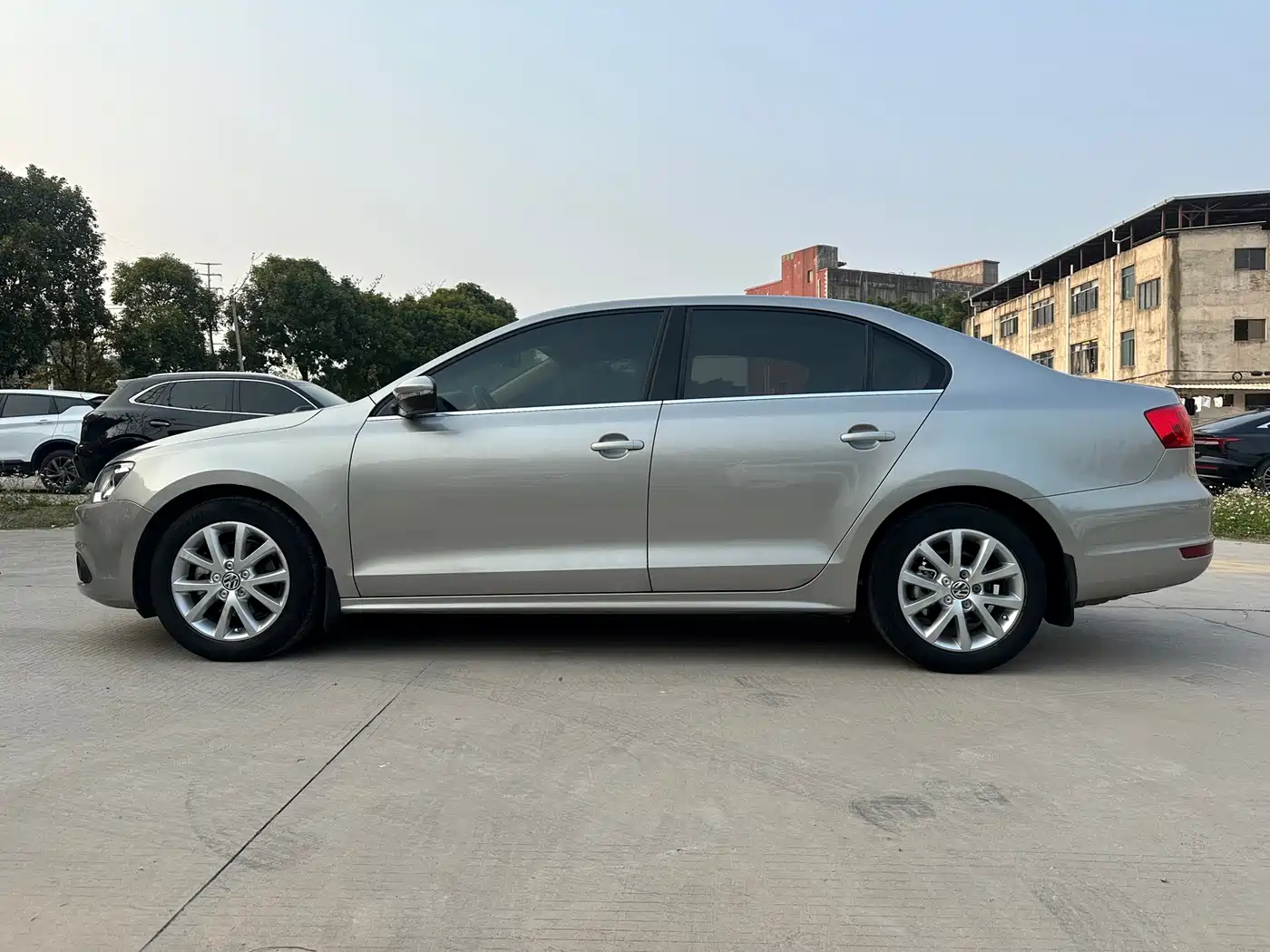 Volkswagen Sagitar 2012 Model 1.6L Automatic Fashion фото 4