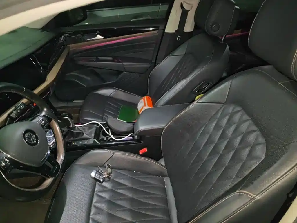 صورة 13 - Volkswagen Passat