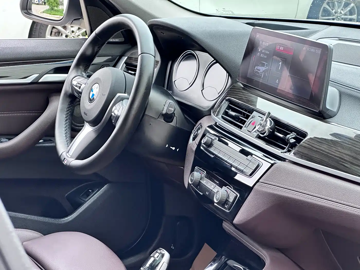 BMW X1 2021 xDrive25Li Exclusive фото 12