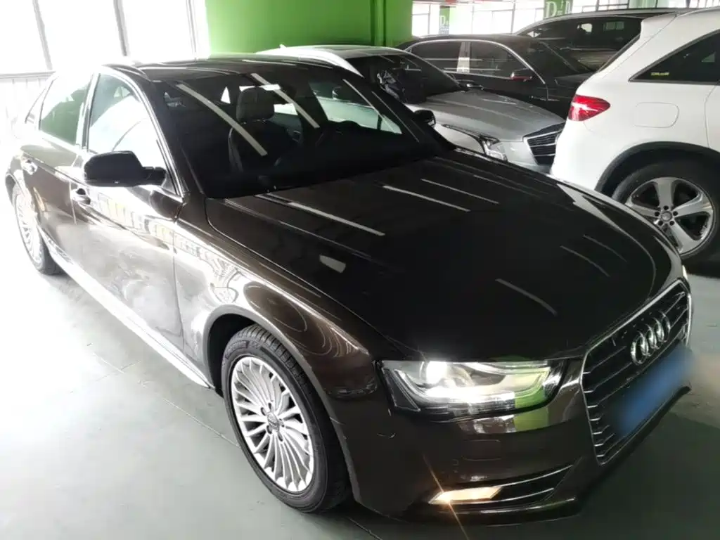Фото 4 - Audi A4L