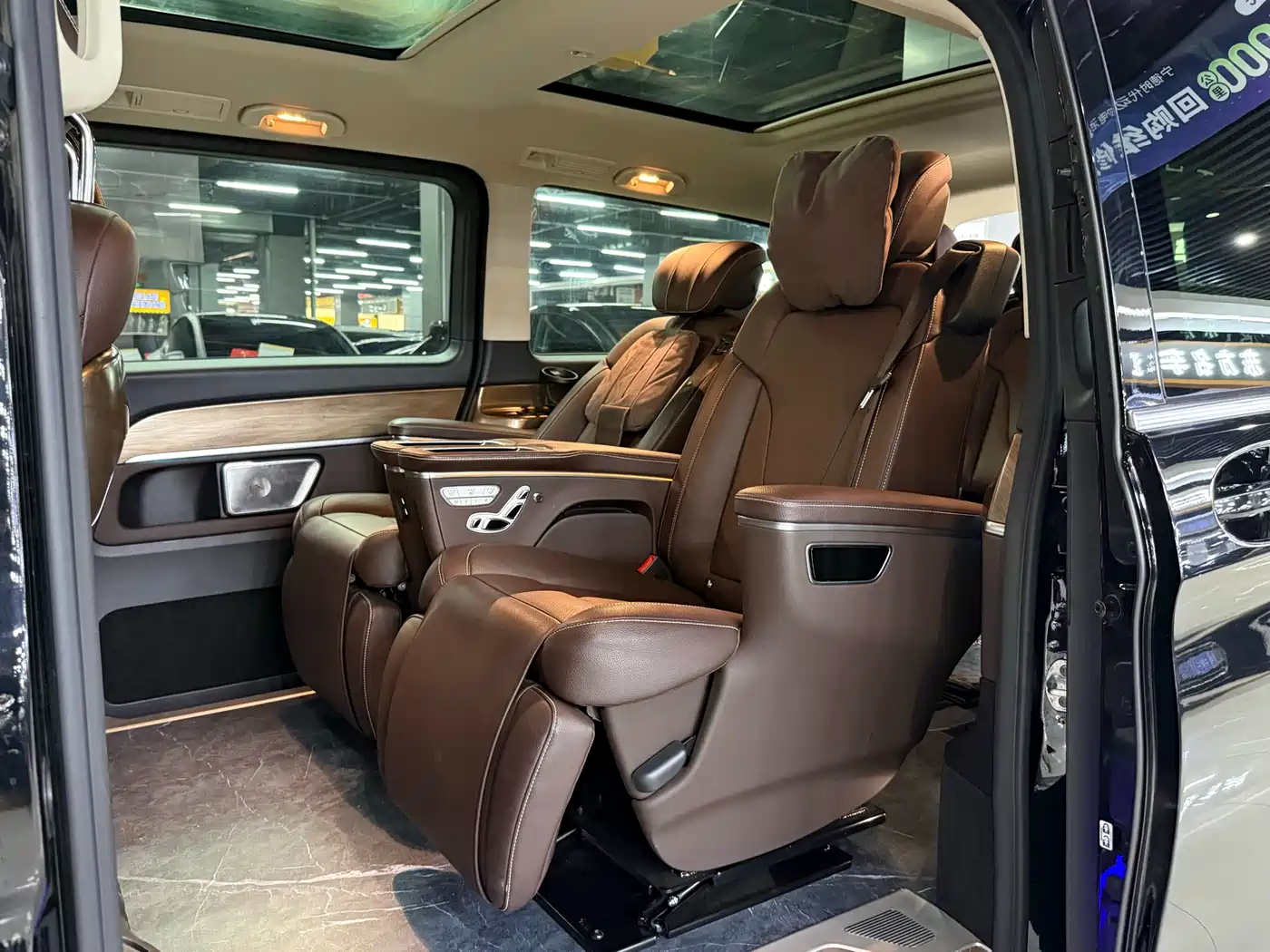 Mercedes-Benz V-Class 2022 V 260 L Long Wheelbase Prestige Edition фото 15