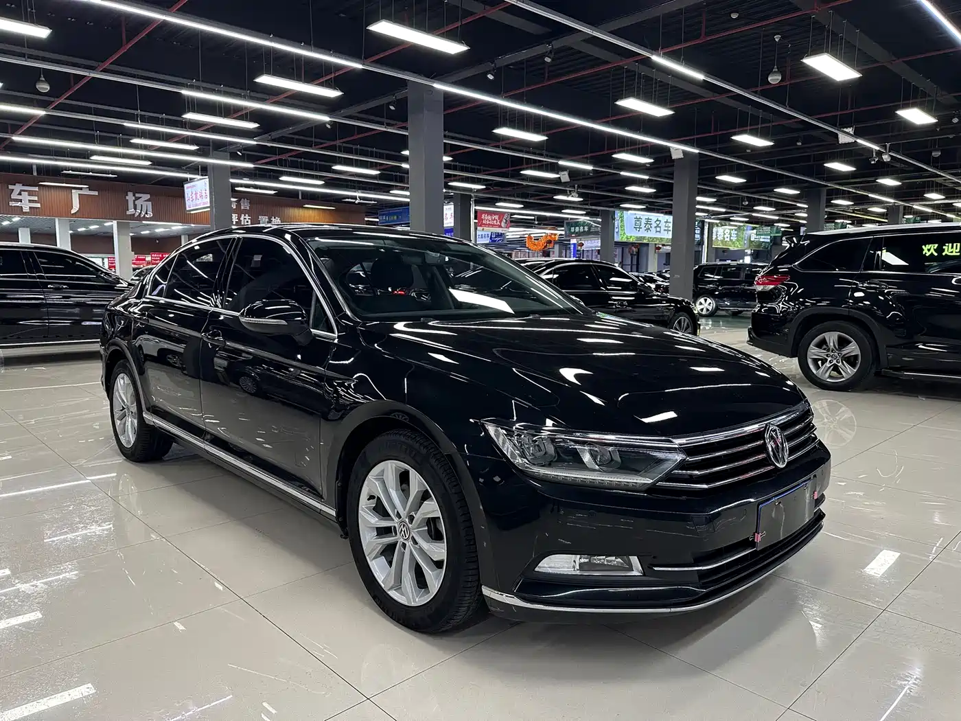 Volkswagen Magotan 2018 Facelift 330TSI DSG Luxury фото 3