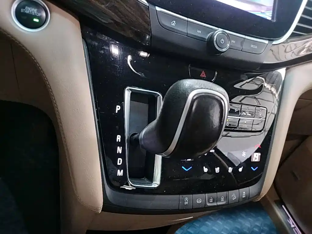 Photo 14 - Buick GL8