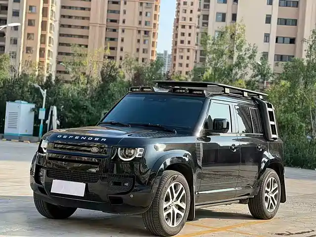Land Rover Defender 2024