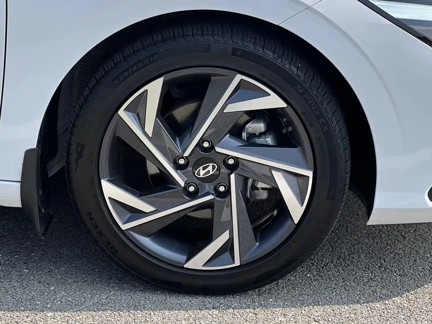 Hyundai Elantra 2023 1.5L CVT GLX Elite Edition фото 9