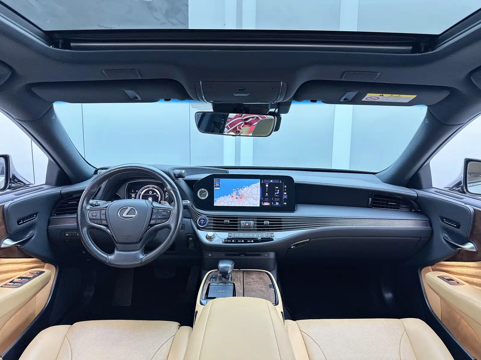 Фото 4 - Lexus LS