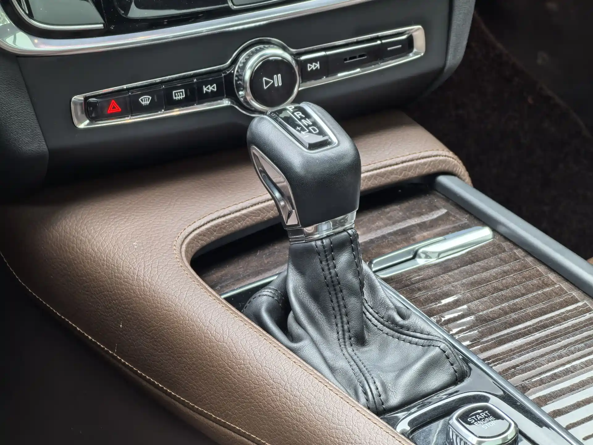 Фото 14 - Volvo S90
