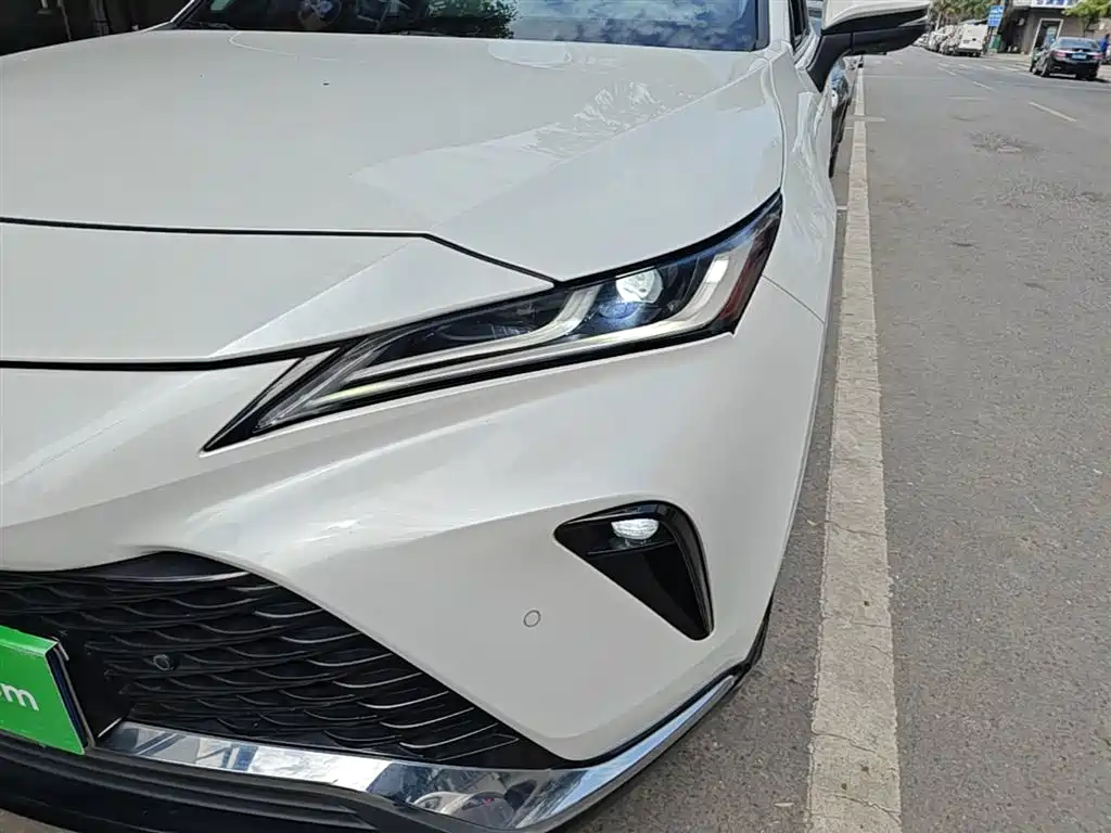Toyota Venza 2022 2.0L CVT 2WD Premium фото 24