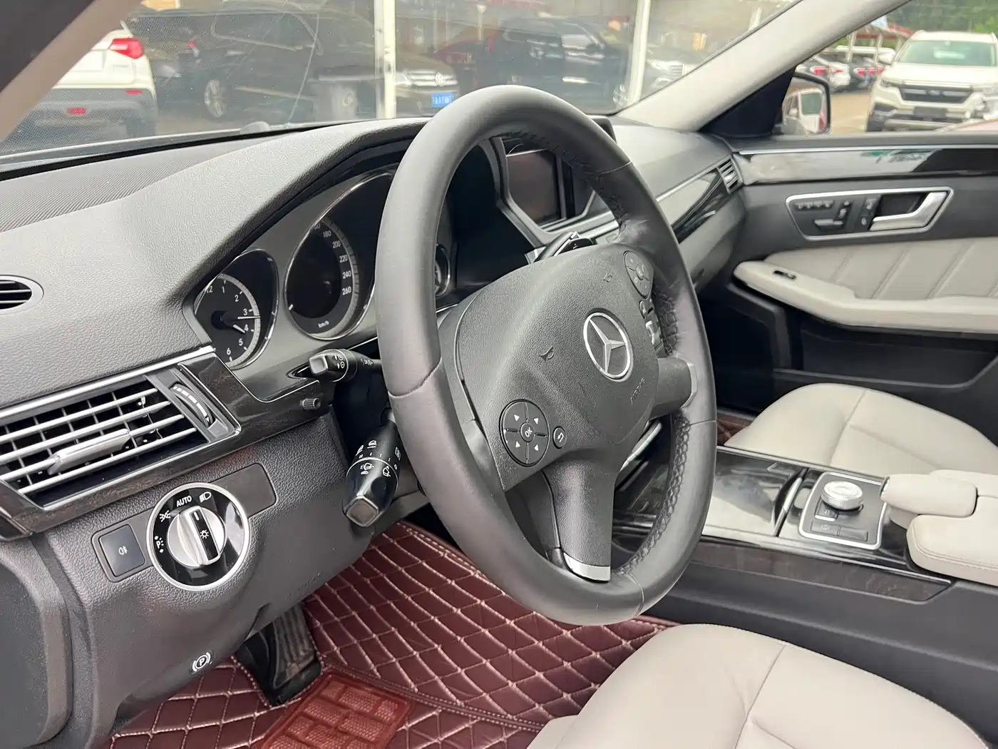 Photo 7 - Mercedes-Benz E-Class