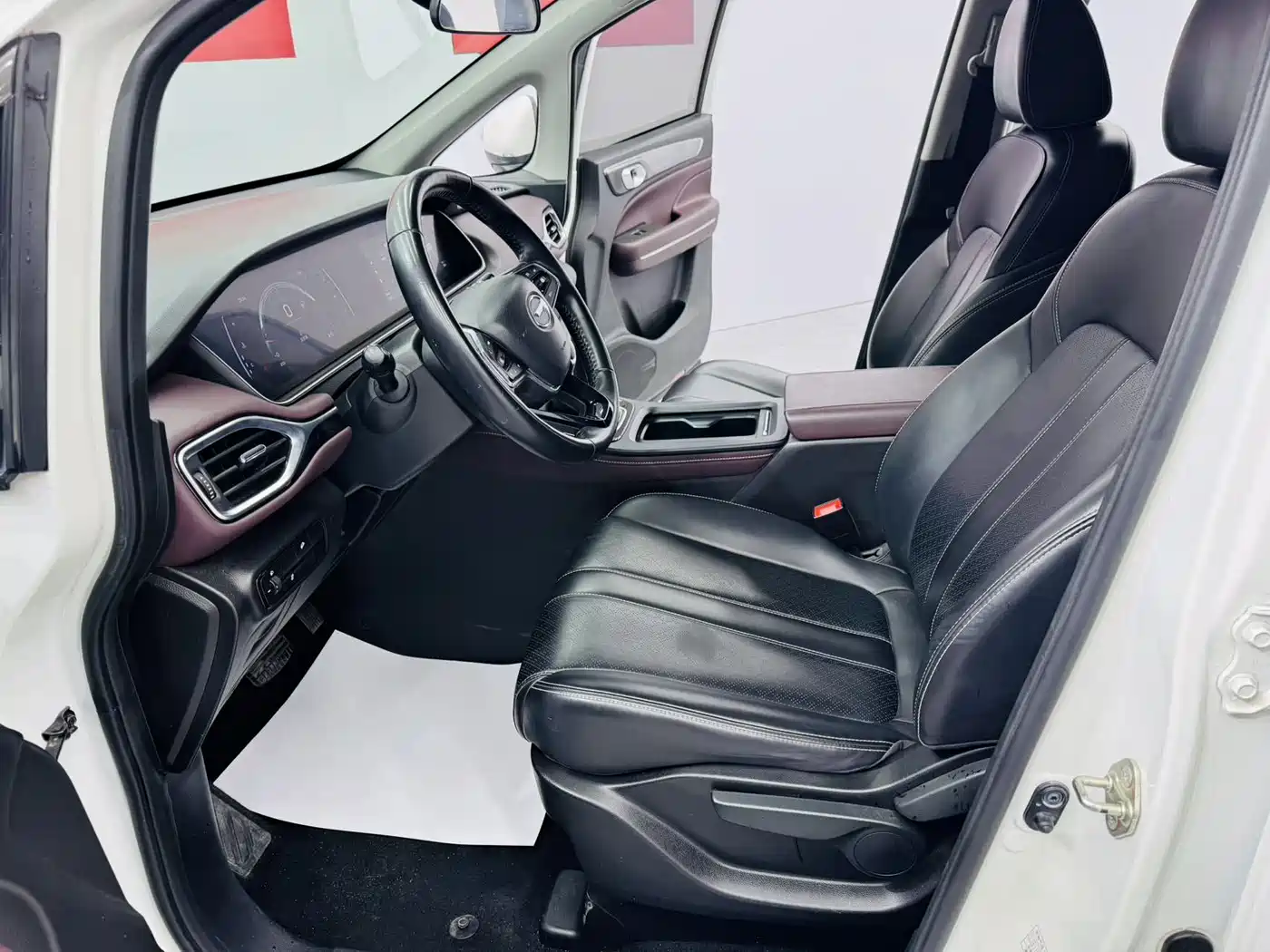 GAC Trumpchi Trumpchi M6 2021 270T DCT Luxury Edition (7-Seater) фото 5