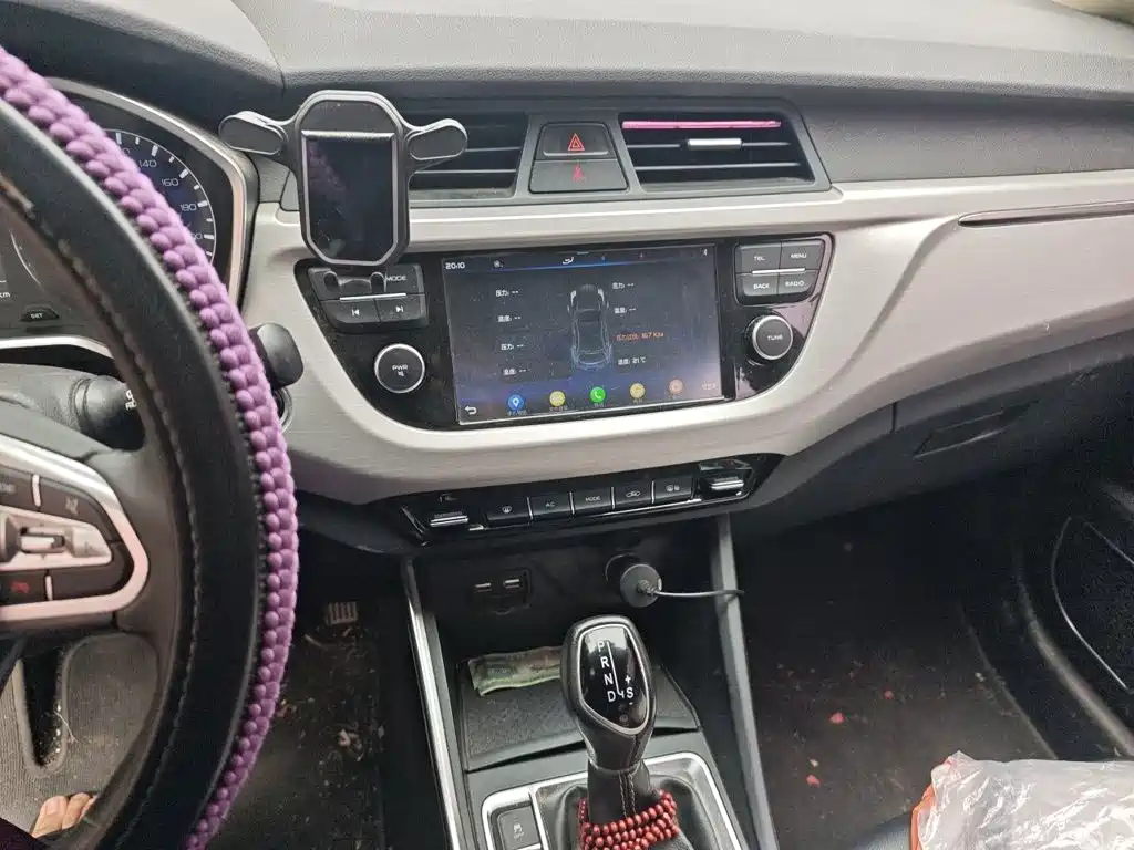 Фото 9 - Geely Vision X3