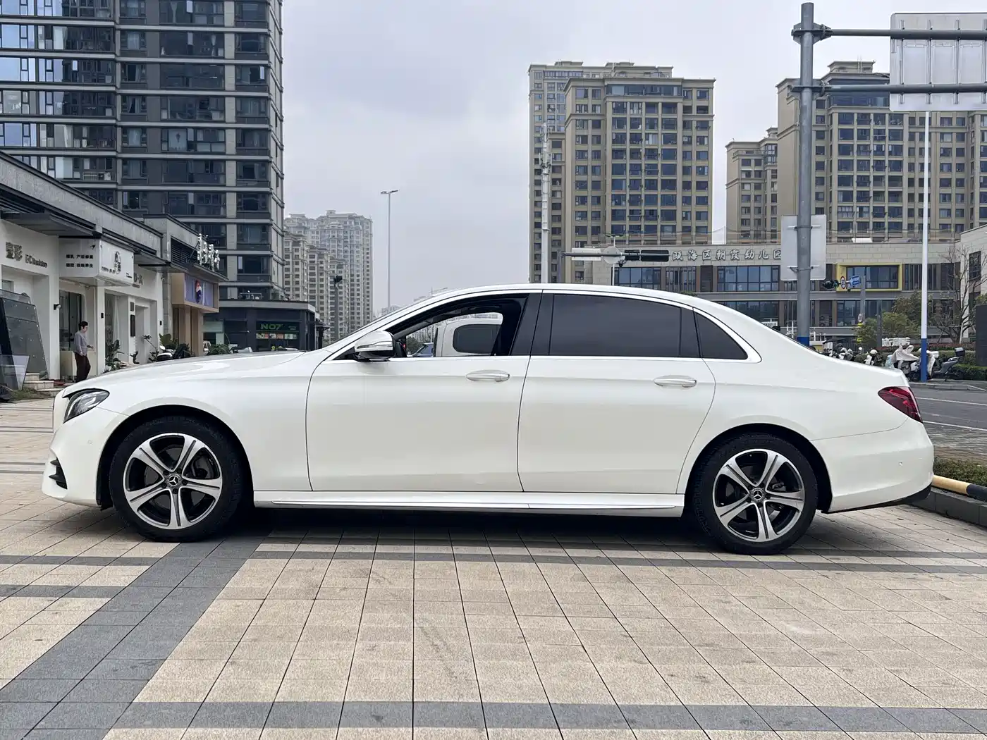 Mercedes-Benz E-Class 2018 Facelift E 200 L Sport фото 5