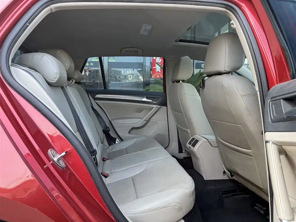 Volkswagen Golf 2015 1.6L Automatic Comfort фото 7