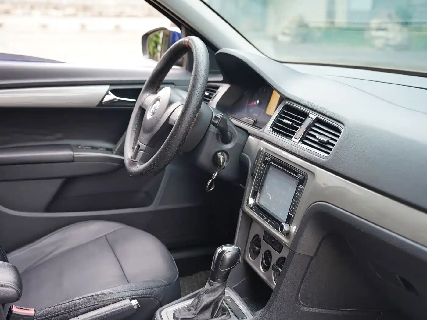 Volkswagen Lavida Tour 2013 1.6L Automatic Trend Style фото 11