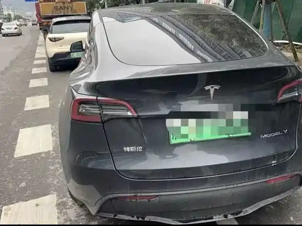 TESLA MODEL Y