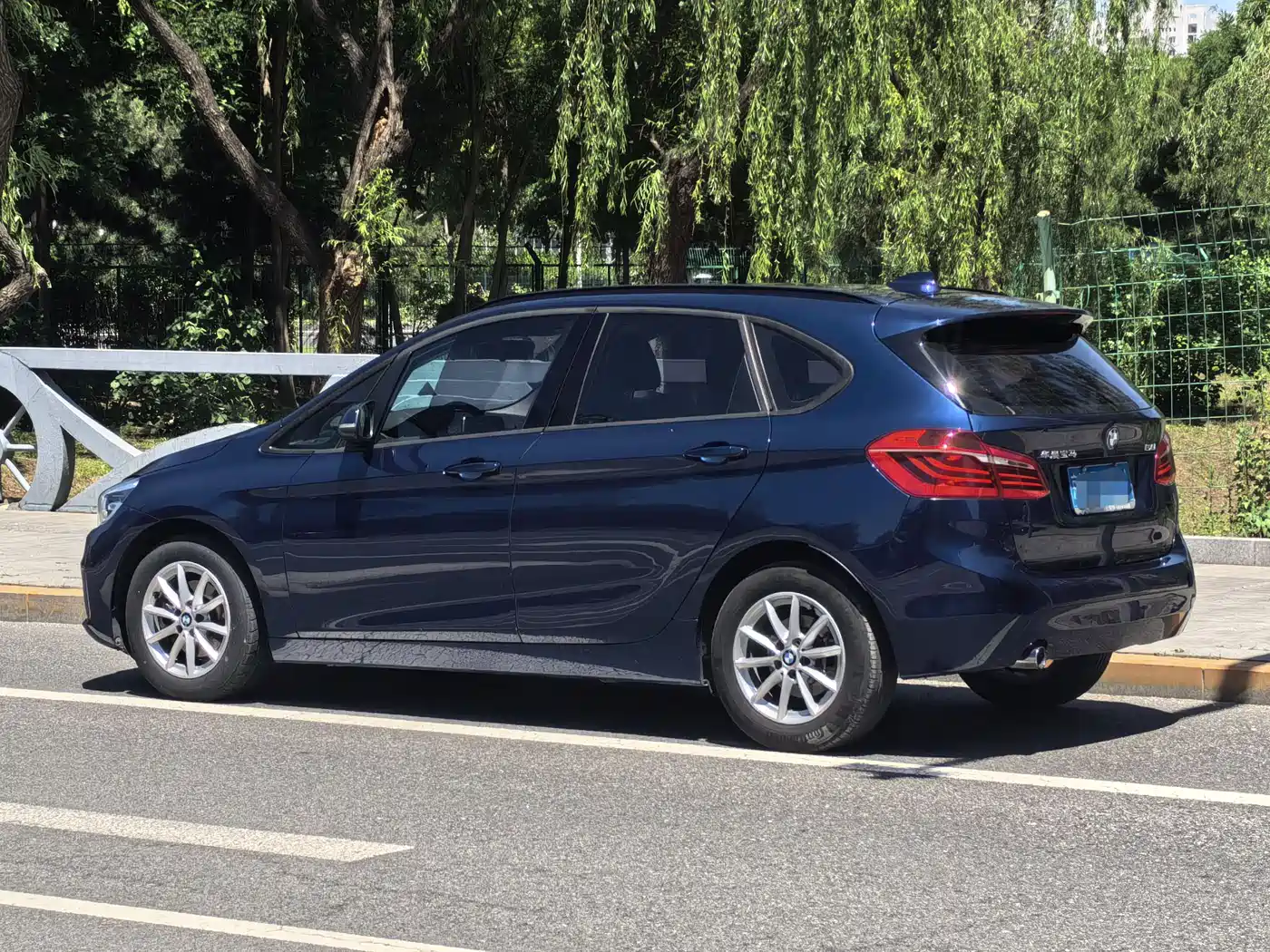 BMW 2 Series Touring 2016 218i Fashion Model фото 4