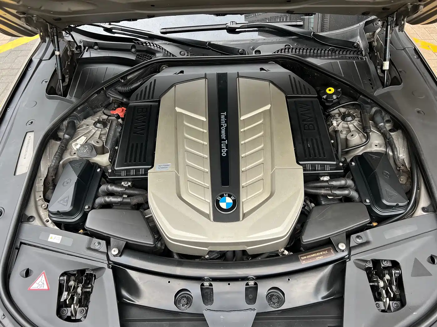 BMW 7 Series 2012 760Li 25th Anniversary Limited Edition фото 15