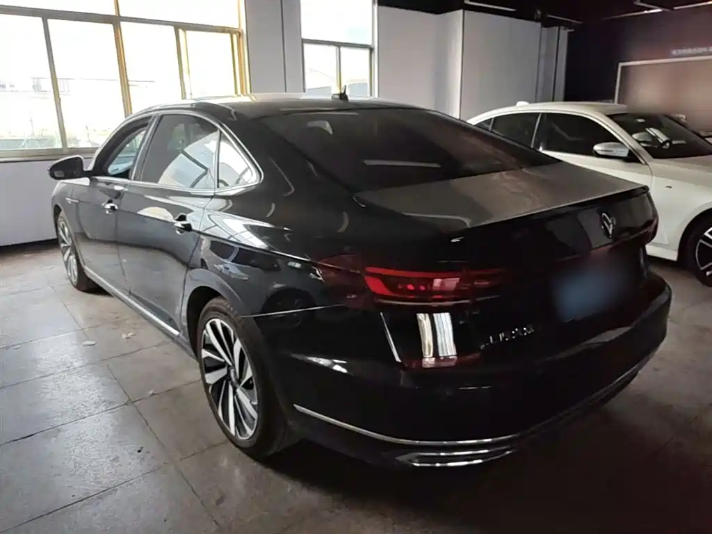 Volkswagen Passat 2024 330TSI Elite Edition фото 23