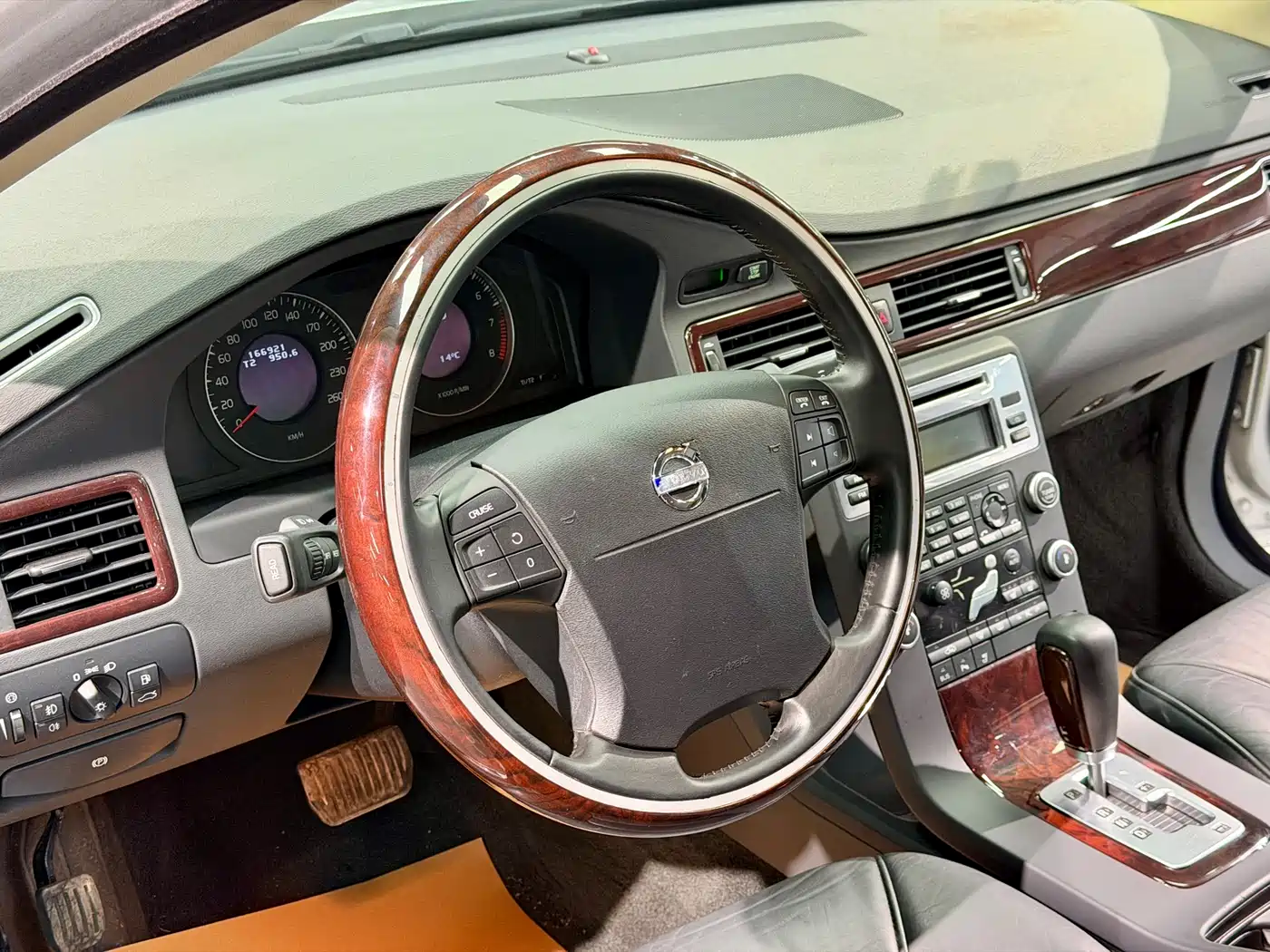 Photo 10 - Volvo S80L