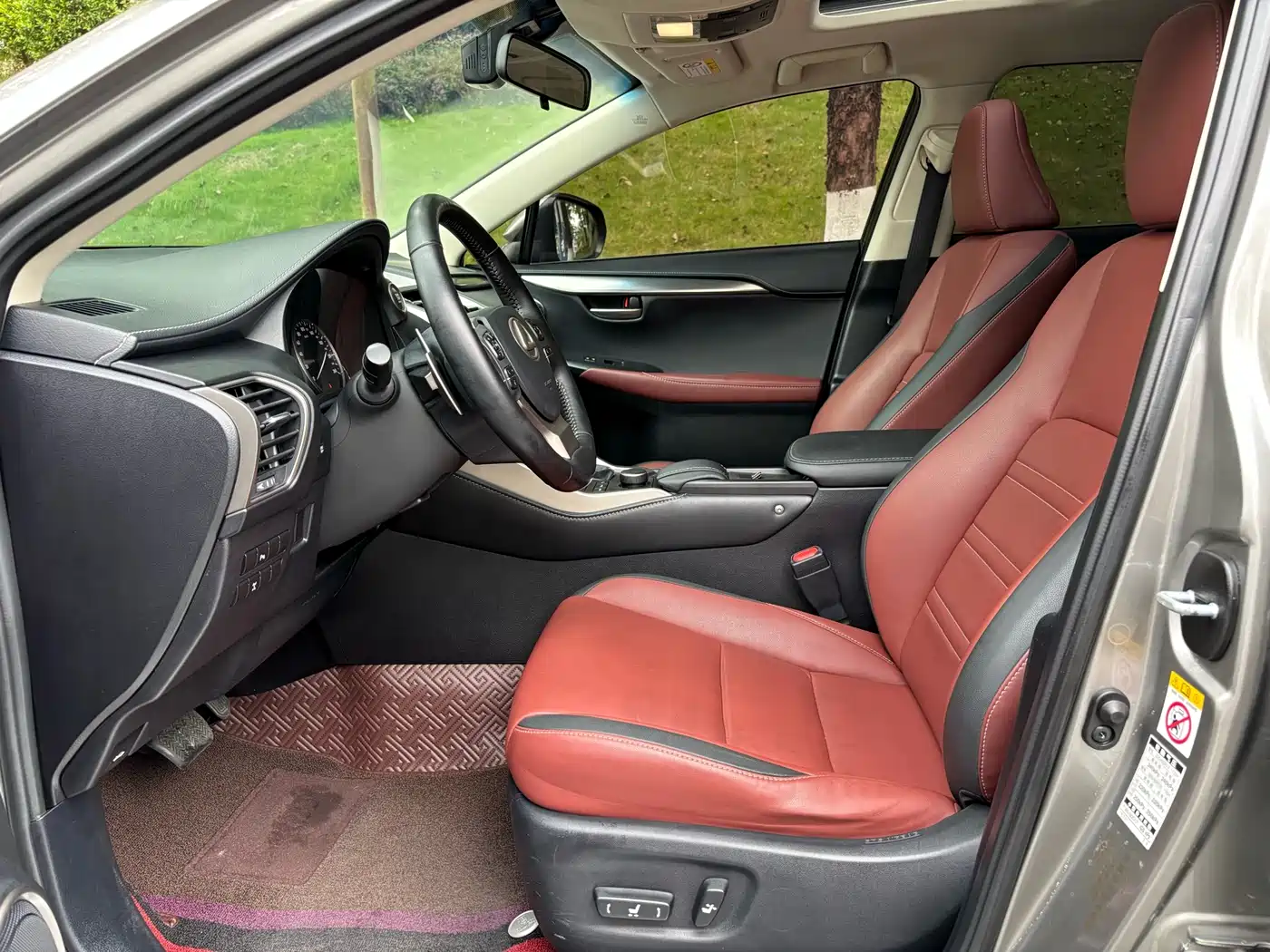 Lexus NX 2015 200t AWD F Sport фото 8