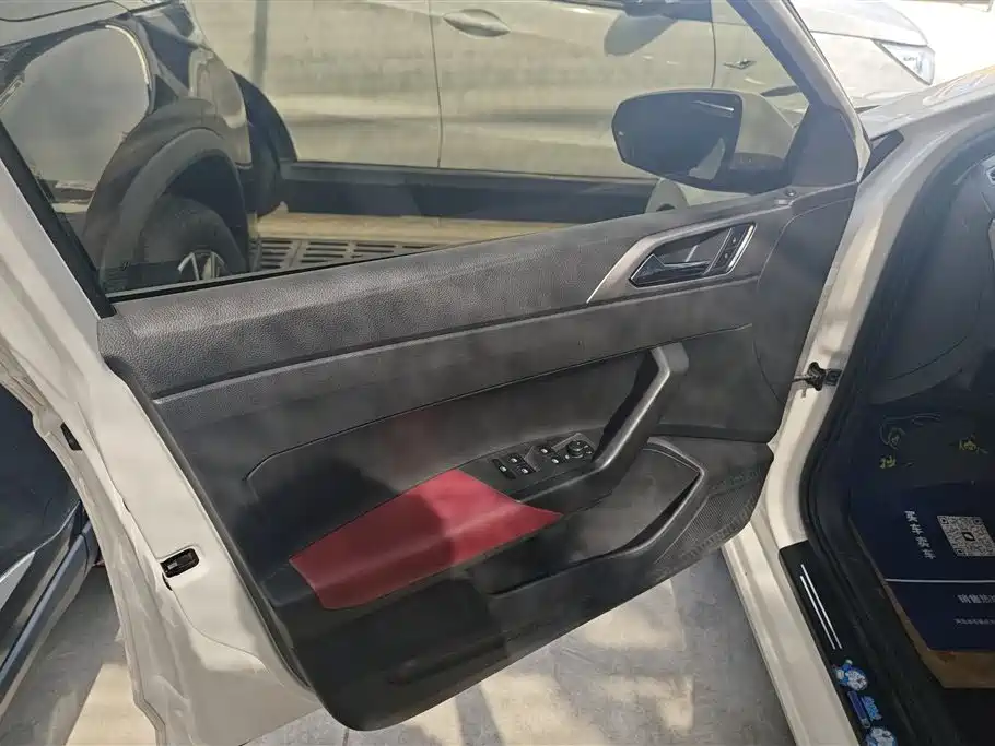 Volkswagen Polo 2019 Plus 1.5L Automatic Panorama Enjoyment Edition фото 7