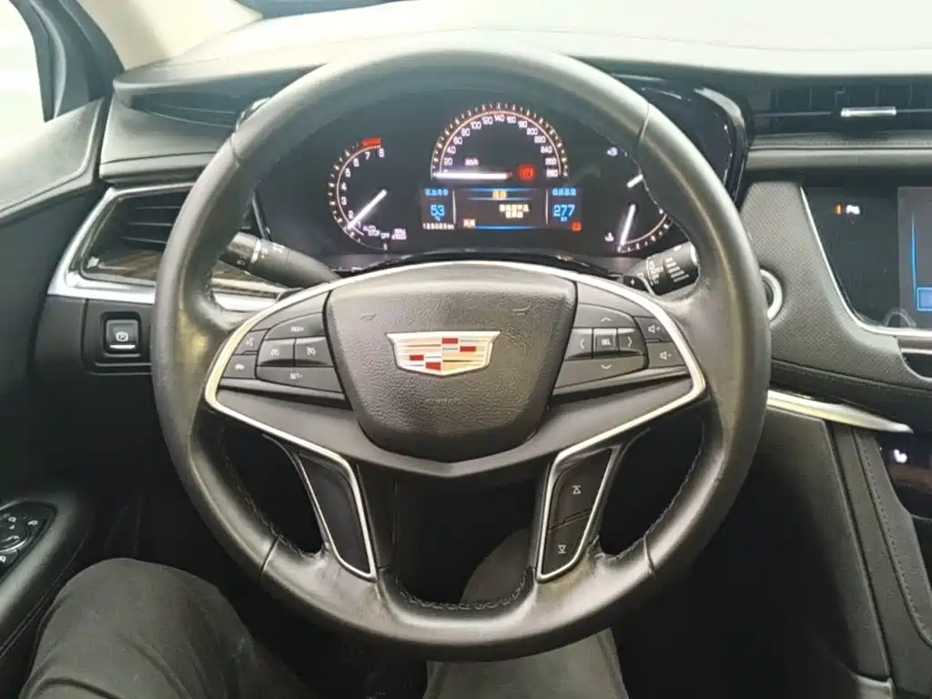 Cadillac XT5 2017 2016 25T Luxury Model