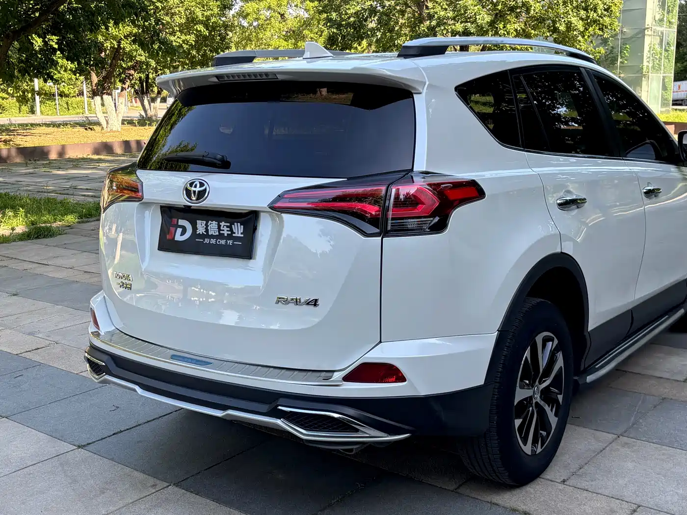 Toyota RAV4 Rongfang 2016 2.0L CVT 2WD Trend (China V) фото 10